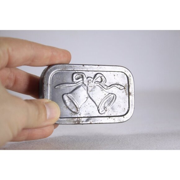 Vintage wedding bells metal tin. small metal storage tin for diy diorama, travel - Picture 4 of 10